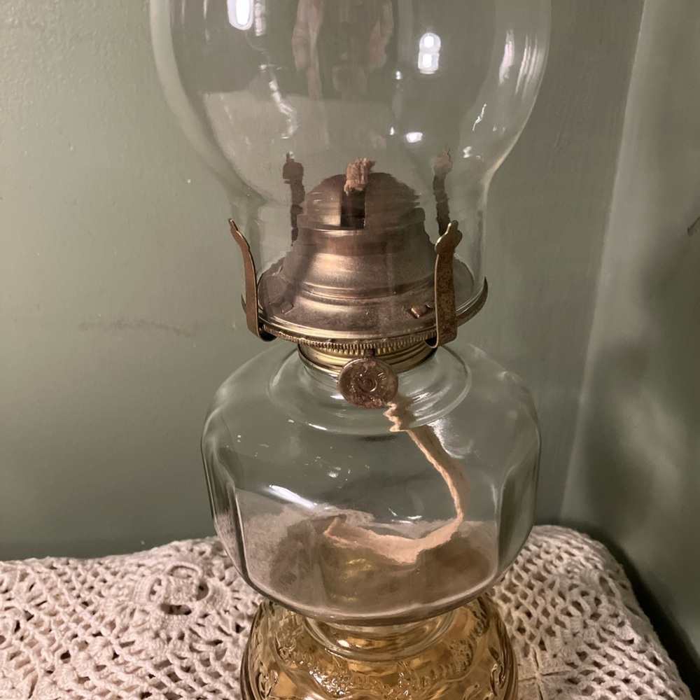 Vintage Pedestal Oil Lamp Clear Glass Chimney Made In Hong Kong 16” - Picture 7 of 9